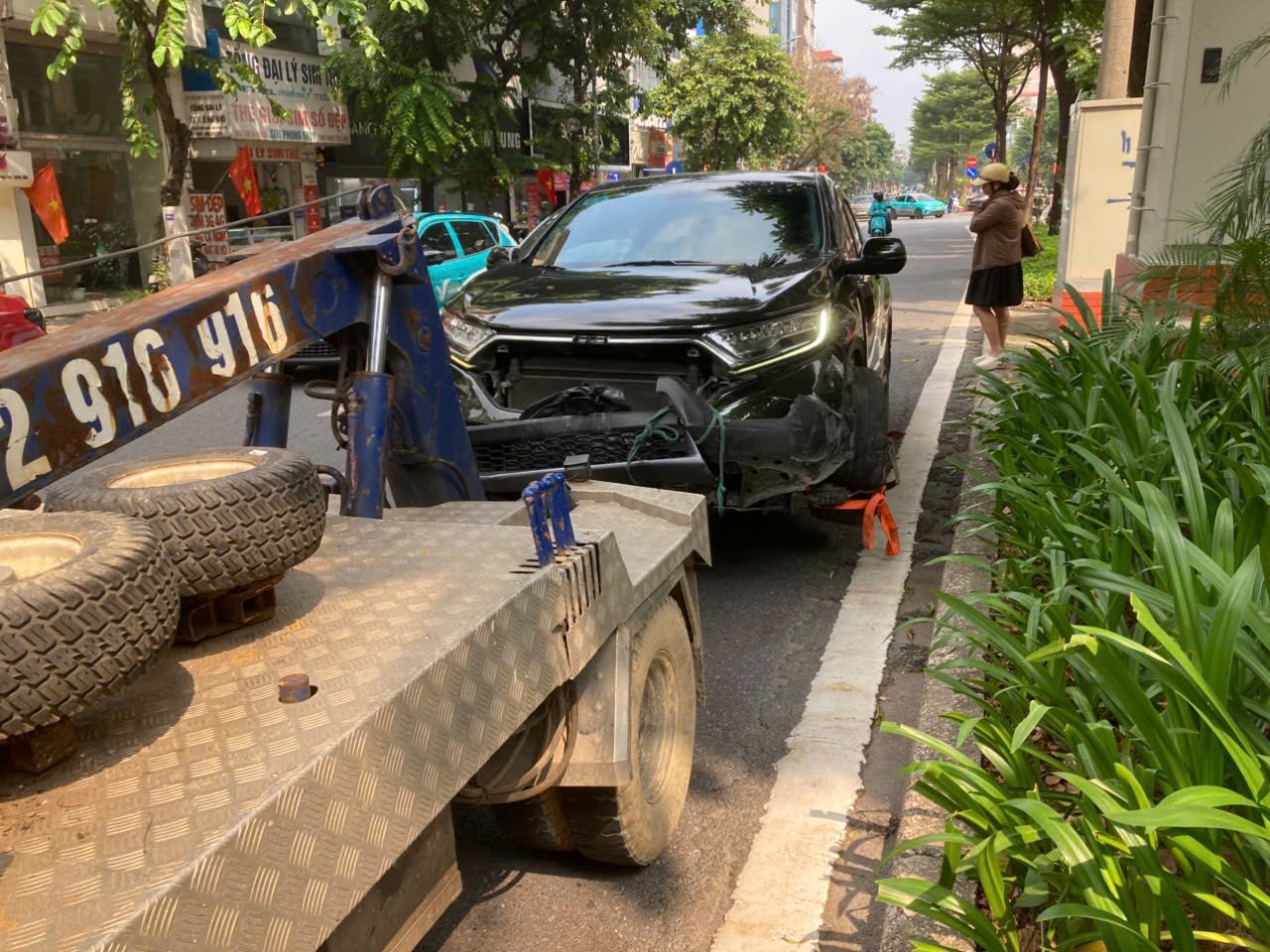 Hướng dẫn cách liên hệ với cứu hộ hết xăng