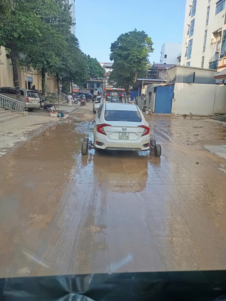 Cách thức cứu hộ khi xe bị thủy kích đúng kỹ thuật