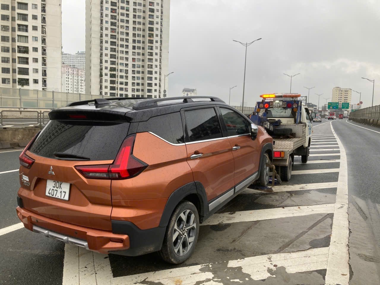 Cứu hộ sự cố khóa xe bên trong