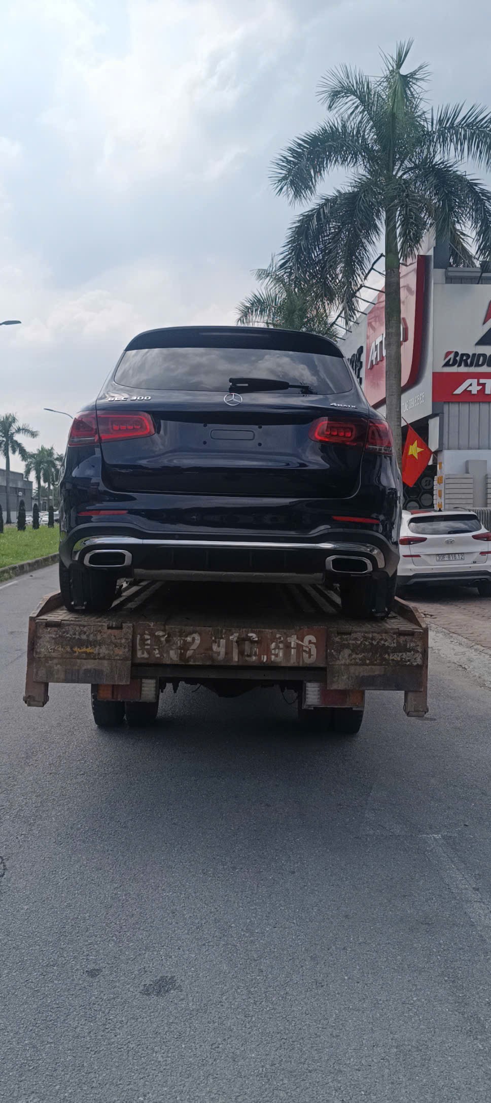 Nguyên nhân nên gọi cứu hộ thay lốp xe ô tô 