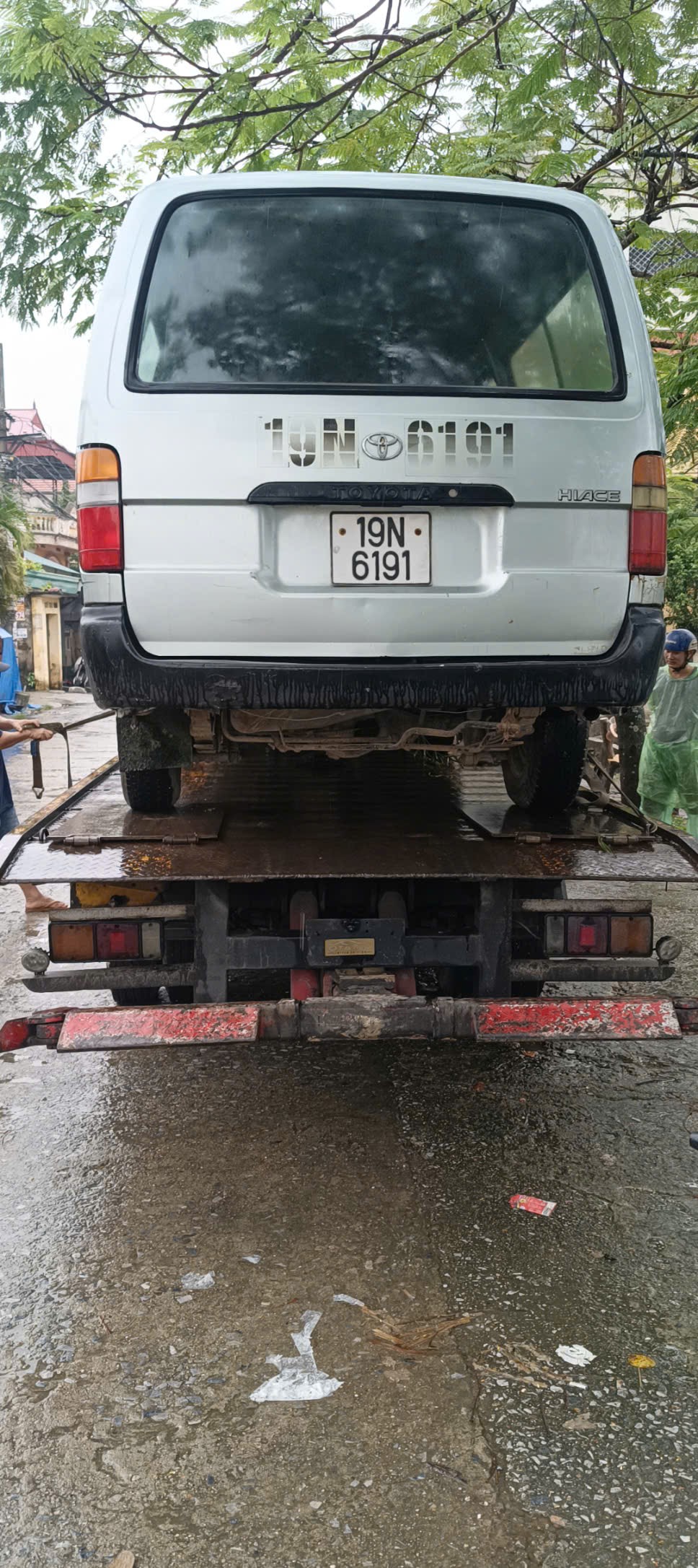 Lý do nên gọi cứu hộ xe bị chết máy thay vì tự xử lý?