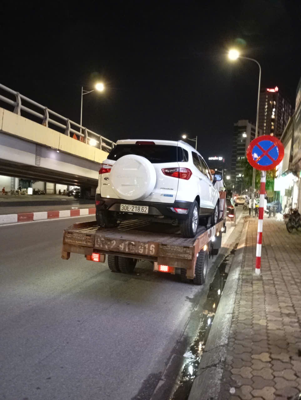 Tránh phanh gấp khi xe di chuyển nhanh