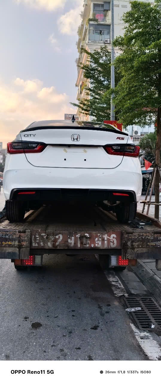 Tại sao không nên khởi động xe khi bị ngập nước?