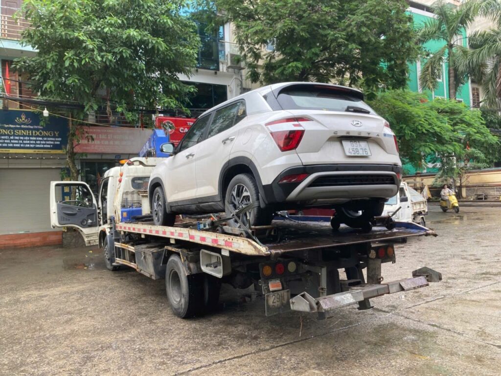 Cứu hộ xe điện hết pin